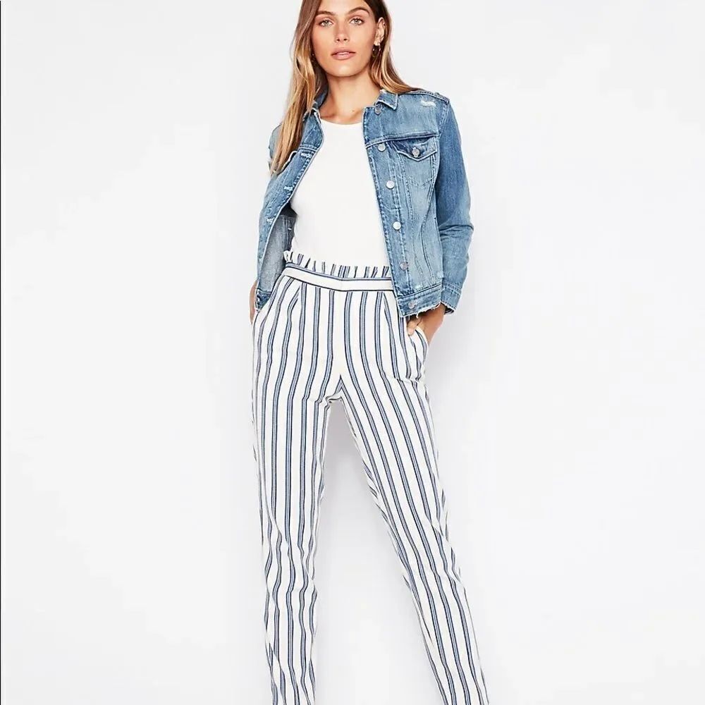 ✨HP✨High Waisted Stripe Ruffle Ankle Dress Pant✨